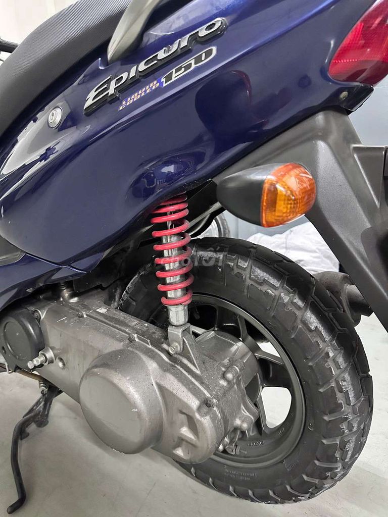Синий скутер Suzuki Epicuro 150