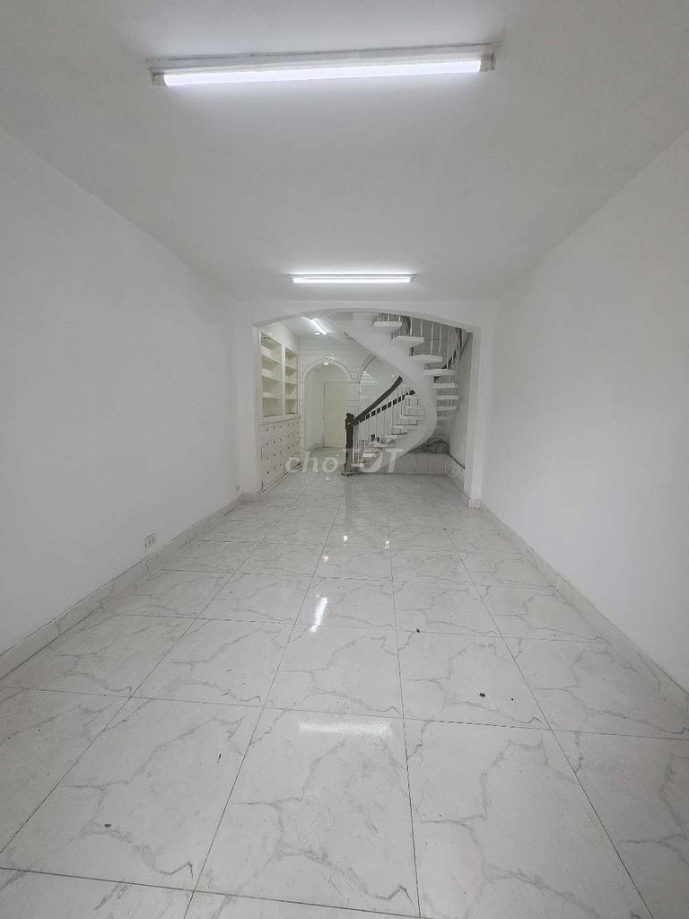 Аренда · 7 комн. · 36 м² · Quận 10, ул. Đường Ngô Quyền