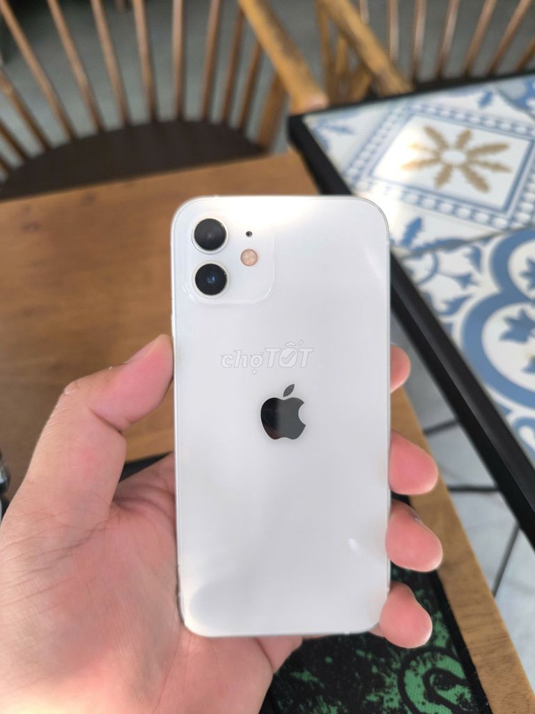 Apple iPhone 12 64GB Trắng 93%. Mua bán Điện thoại tại Quận Ninh Kiều Cần Thơ được đăng bởi Chi Nguyen Minh hình 1