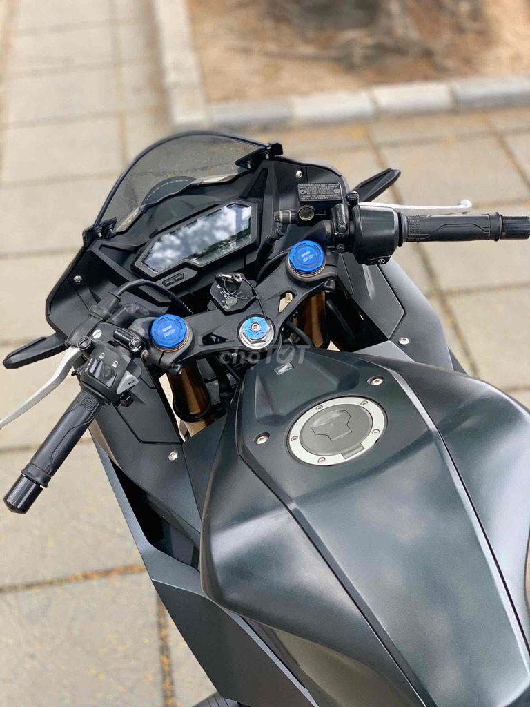 HONDA CBR 150R biển 29- bản đen sần xe lướt mới. Mua bán Xe máy tại Quận Nam Từ Liêm Hà Nội được đăng bởi Tong motor xe may hình 10