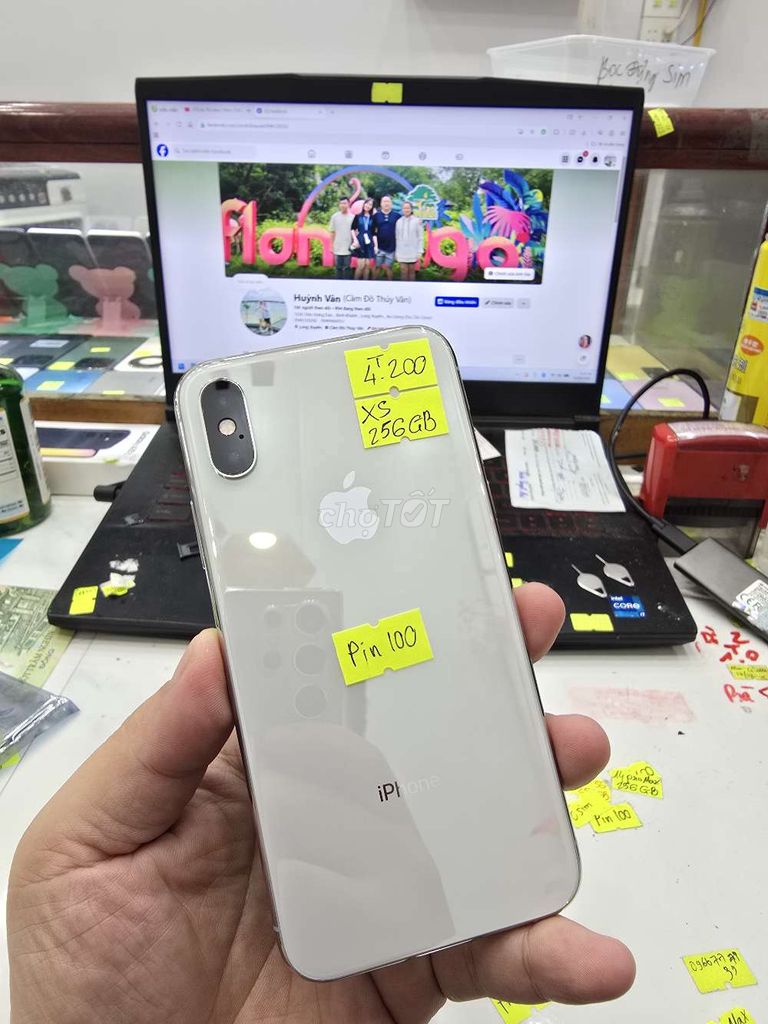 Apple iPhone XS 256GB Bạc 98-99%. Mua bán Điện thoại tại Thành phố Long Xuyên An Giang được đăng bởi Facebook Cầm Đồ Thúy Vân hình 1