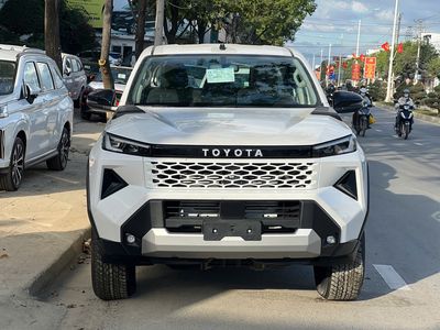 Toyota Hilux 2.8AT Tự động Thái Lan - BAO GIÁ TỐT