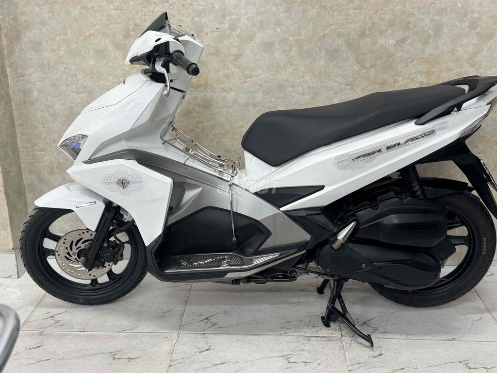 AB 125 trắng đen máy rin xe cực kỳ đẹp. Mua bán Xe máy tại Quận Sơn Trà Đà Nẵng được đăng bởi Minh Dũng bán trả góp 136 vân đồn  hình 1