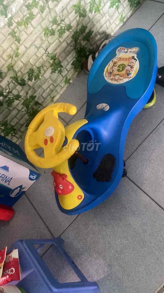 Xe lắc trẻ em và cầu tuột. Mua bán Mẹ và bé tại Quận 7 Tp Hồ Chí Minh được đăng bởi Cuong Ken Dy hình 1