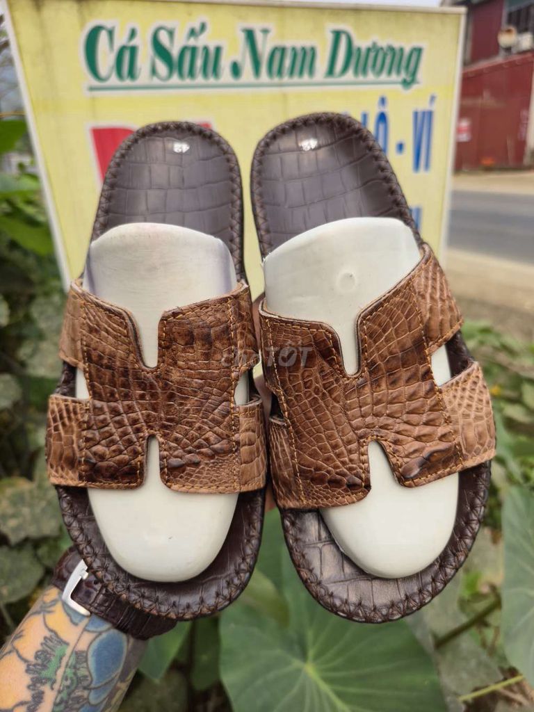 Dép nam da cá sấu màu Nâu. Mua bán Giày dép tại Huyện Ia Grai Gia Lai được đăng bởi CÁ SẤU NAM DƯƠNG hình 1