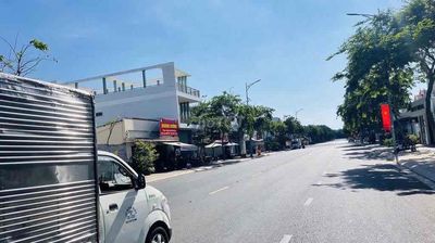 Đất Thuộc TPHCM giá mềm đầu tư sổ hồng sang tên ngay. Mua bán đất tại Quận 7 Tp Hồ Chí Minh được đăng bởi Tuyết BĐS