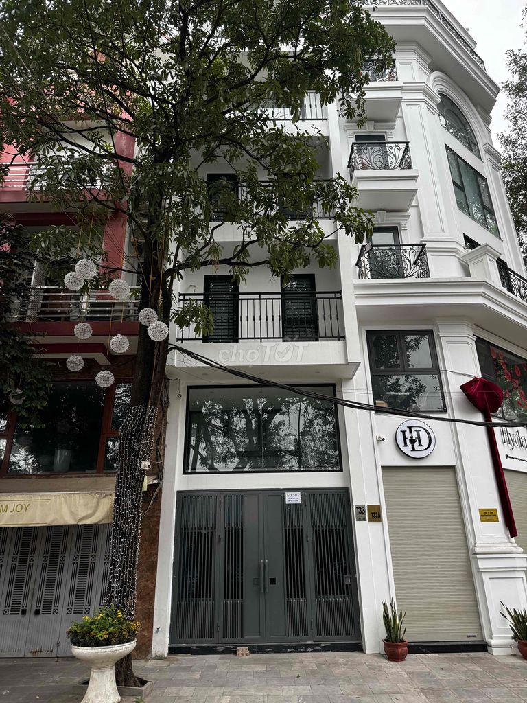 Chính chủ bán nhà mặt hồ