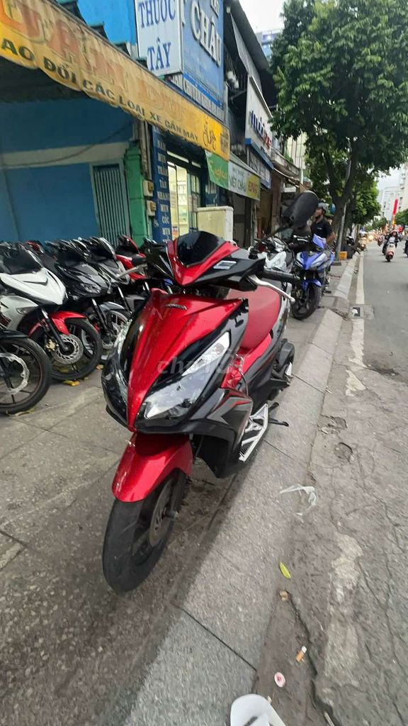 Honda Air Blade FI 2014 красный