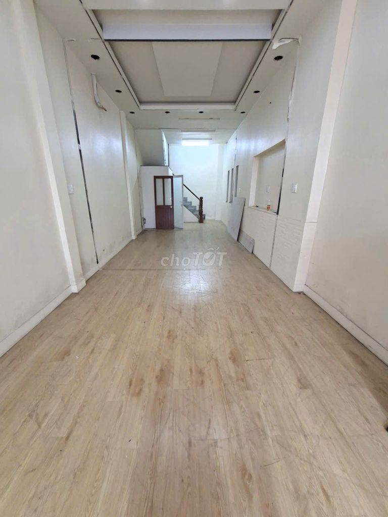Nhà mặt tiền Lạc Long Quân, Trệt 2 Lầu ST, 3PN 3WC, 3.6x16m