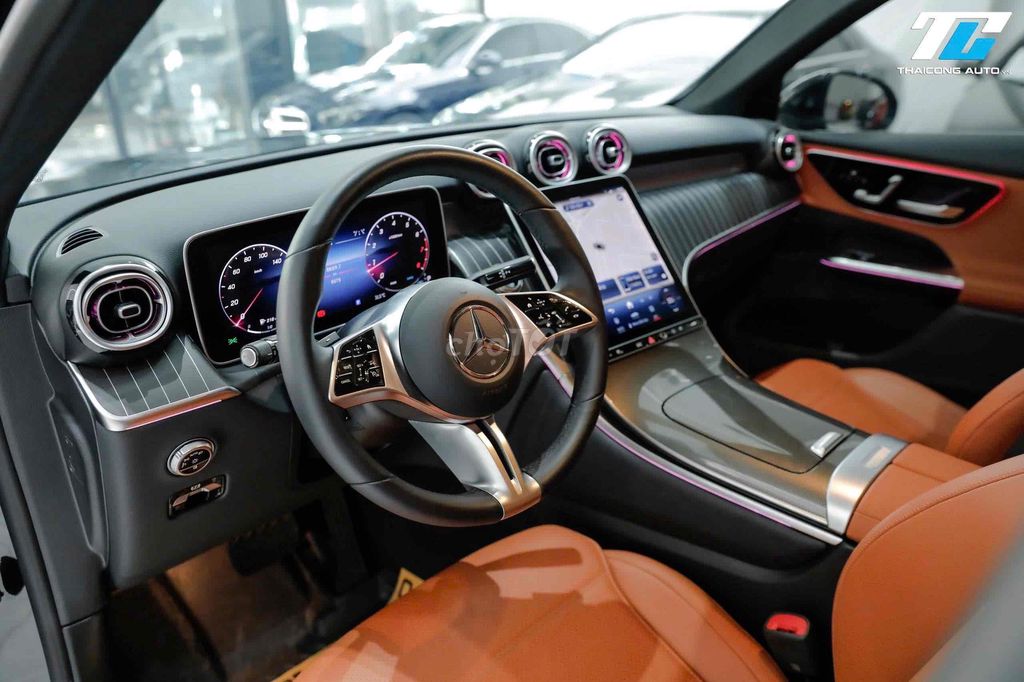 GLC 200 4MT mẫu mới All New 2024 - 9000 km. Mua bán Ô tô tại Quận Gò Vấp Tp Hồ Chí Minh được đăng bởi Nguyễn Trường Giang hình 4