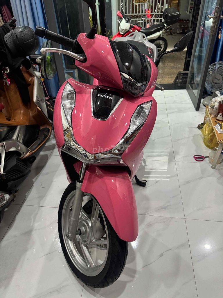 Honda SH 125 2024 Розовый 2900 км