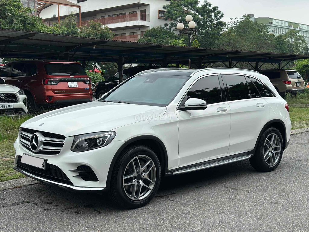 Mercedes Benz GLC 300 AMG  2016 Trắng Nâu 9 Vạn. Mua bán Ô tô tại Quận Cầu Giấy Hà Nội được đăng bởi Vũ Kiên hình 2