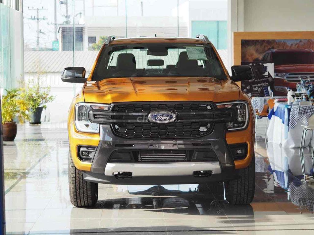 Giao Ford Wildtrak 2025 mới 100% giá cực tốt