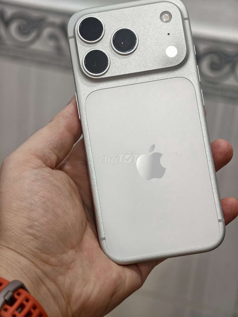 Apple iPhone 17 Pro 256GB Trắng Hàn Quốc 98.5%. Mua bán Điện thoại tại Quận Gò Vấp Tp Hồ Chí Minh được đăng bởi TP Store Chuyên IPhone Samsung hình 1