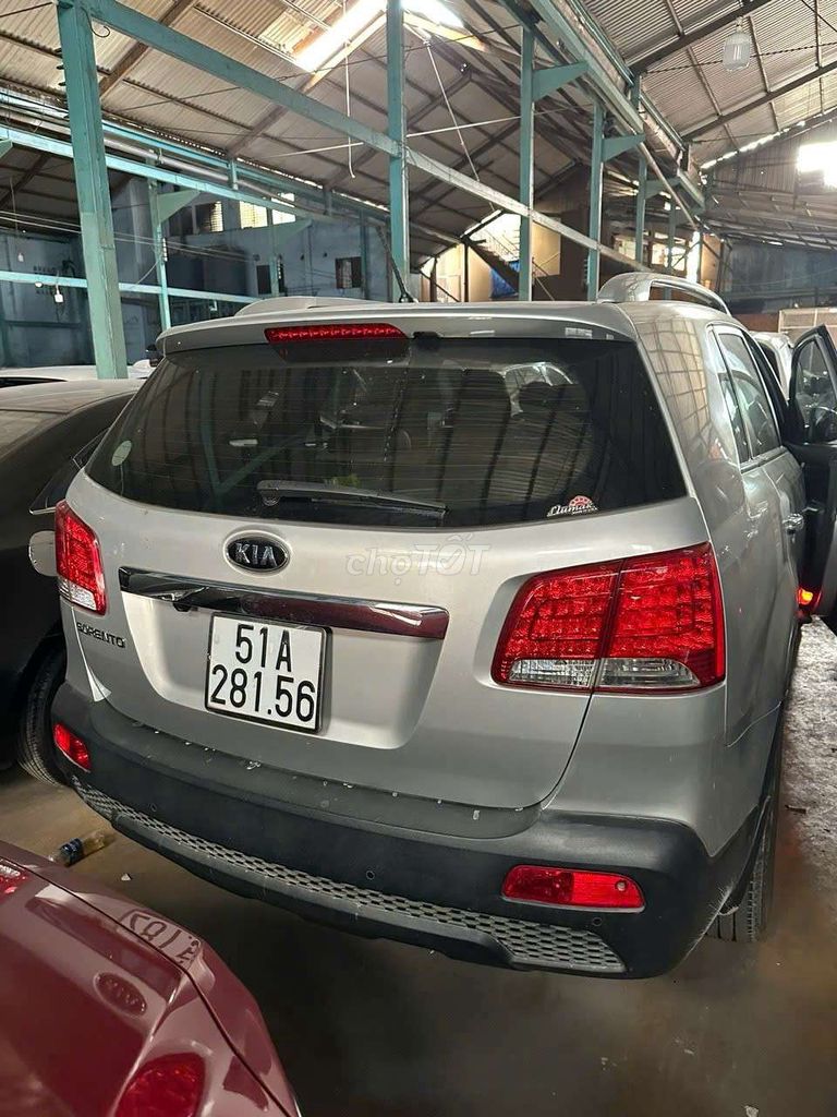 Kia Sorento 2010 2-осный серебристый бензиновый автомат