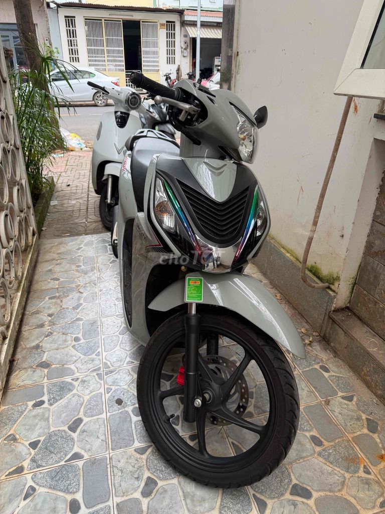 honda vision bản thể thao,xe đẹp,mới đi 9800km. Mua bán Xe máy tại Thành phố Buôn Ma Thuột Đắk Lắk được đăng bởi phùng vĩnh hình 1