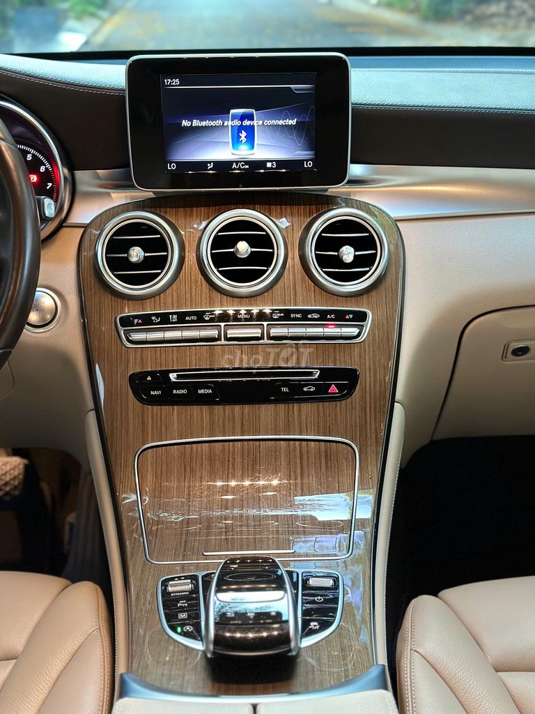 Merc GLC250 4Matic Trắng/Kem Odo chỉ 60 ngàn Km. Mua bán Ô tô tại Quận 8 Tp Hồ Chí Minh được đăng bởi Gon Nguyen hình 16