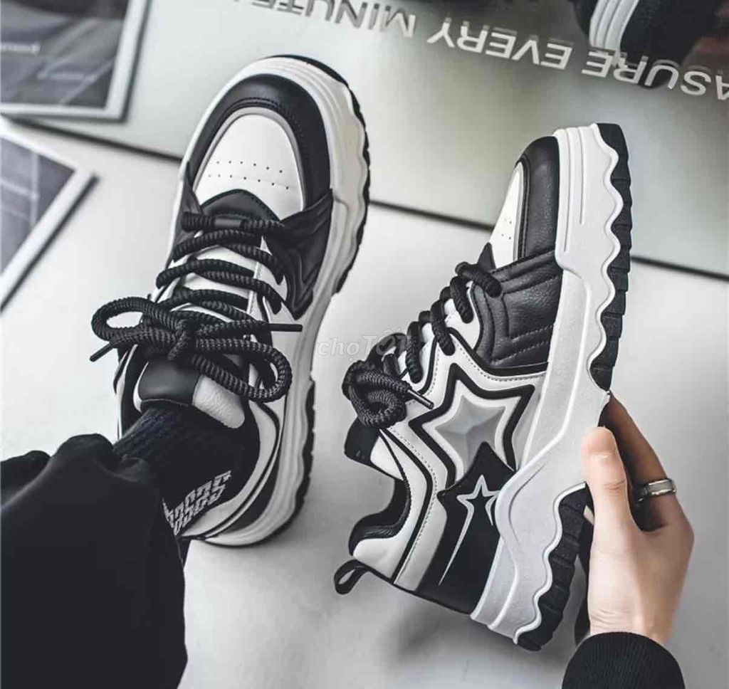 Giày thể thao Đen trắng size 42 Nội địa Trung. Mua bán Giày dép tại Quận Hoàng Mai Hà Nội được đăng bởi Quan Nguyen hình 1