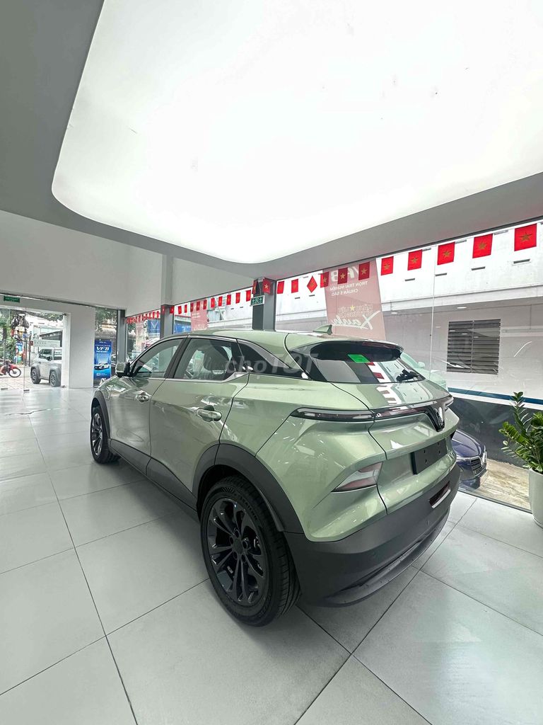 VinFast VF6 Плюс зеленый