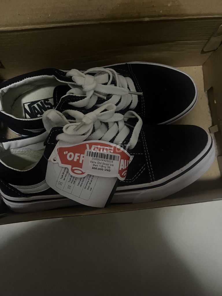 Cần bán đôi giầy vans size 39 giầy mới