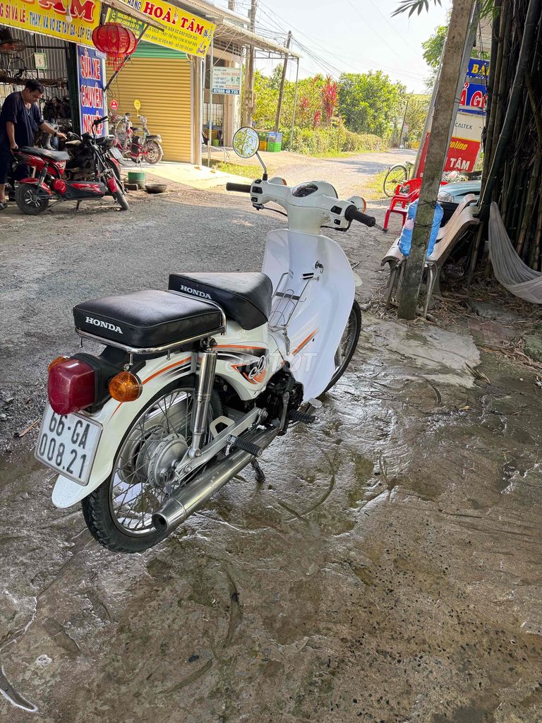 Honda Siêu cúp 50cc màu Trắng. Mua bán Xe máy tại Huyện Lai Vung Đồng Tháp được đăng bởi Hoài Tính hình 13