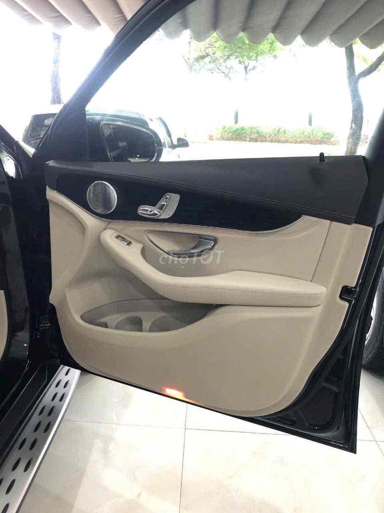 Mercedes Benz GLC Class 2018 300 4MATIC AT - 80000. Mua bán Ô tô tại Quận Thanh Khê Đà Nẵng được đăng bởi TrinhLand Đà Nẵng hình 3