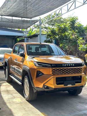 Toyota Hilux 2.8AT 4x4 Vàng đồng