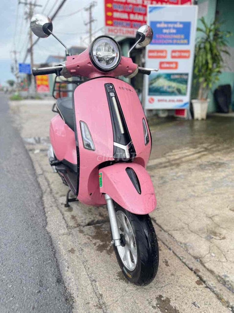 Студенты Vespa 50cc 2024 года переходят
