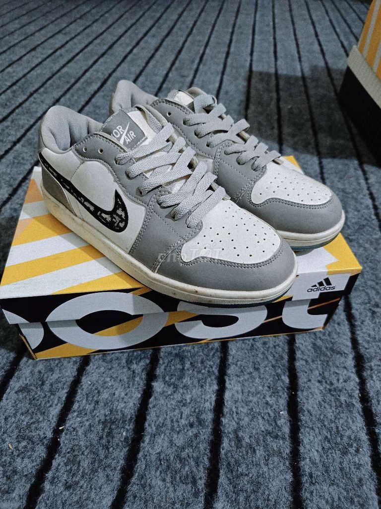 [Bán lại] Giày Nike Dior Air Xám trắng Size 39. Mua bán Giày dép tại Huyện Hải Hậu Nam Định được đăng bởi Đạt  hình 1