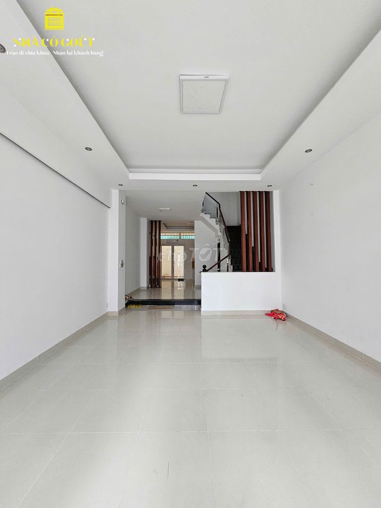 СДАЕТСЯ ДОМ ПО УЛИЦЕ № 17 КВ. 2 5X20 М, ЦОКОЛЬНЫЙ ЭТАЖ, 2 ЭТАЖА, В 16.00, 6WC, ЦЕНА 45Т.Р
