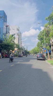 Nhà phố 33 m² · 2 PN · Đường Nguyễn Phúc Chu