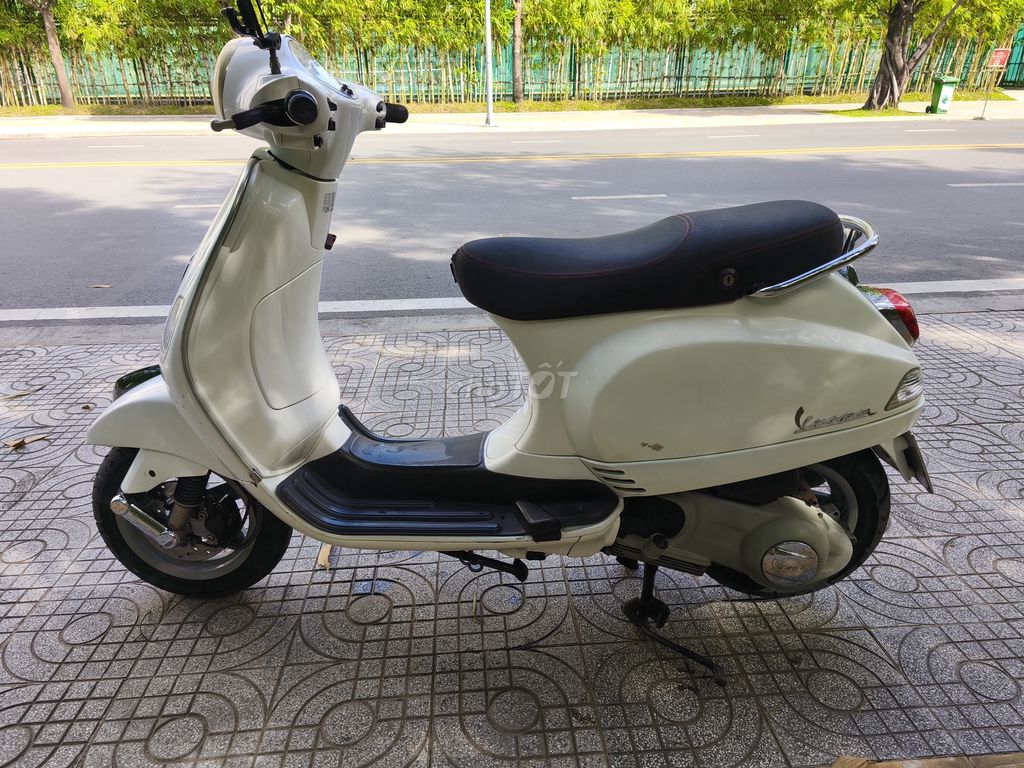 Piaggio Vespa FI 2011 Trắng. Mua bán Xe máy tại Thành phố Thủ Đức Tp Hồ Chí Minh được đăng bởi Phạm Tấn Tiền hình 6