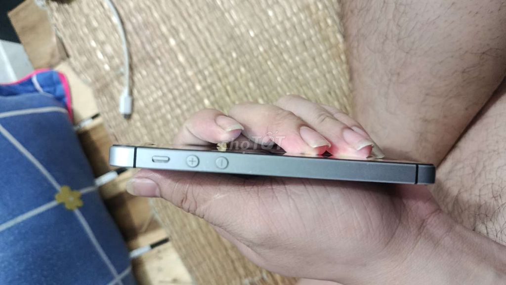 iPhone SE Bạc Vân tay đầy đủ. Mua bán Điện thoại tại Quận Tây Hồ Hà Nội được đăng bởi Hoàng quốc  hình 1