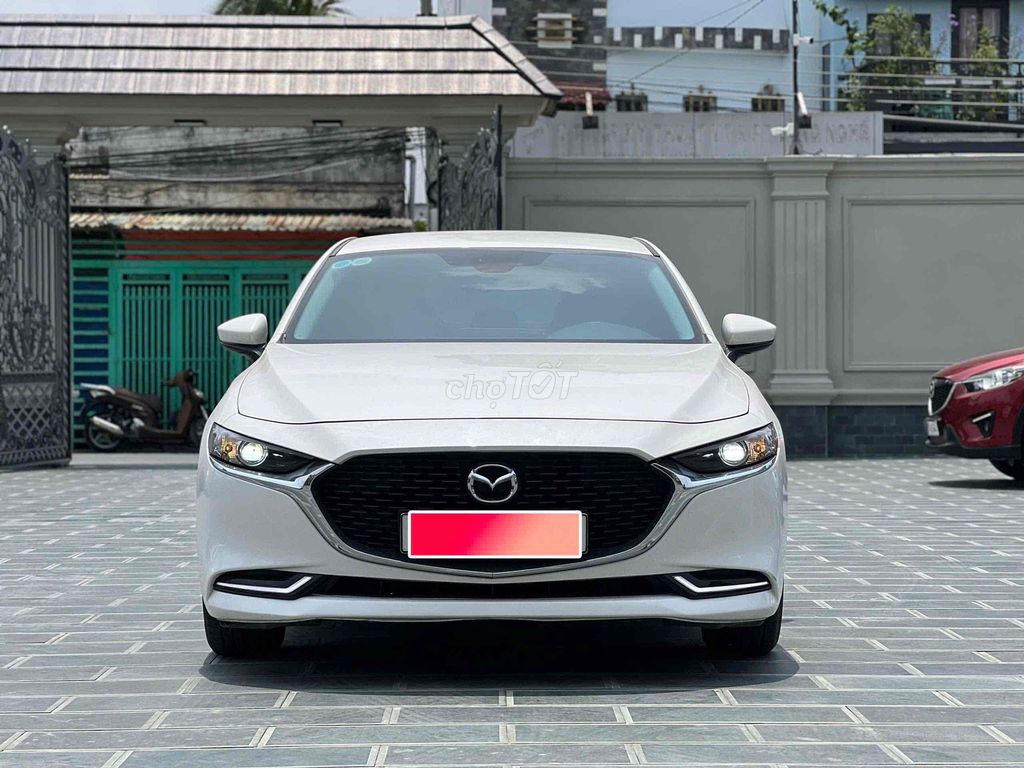Mazda Mazda 3 Luxury 2023 белый 26000 км