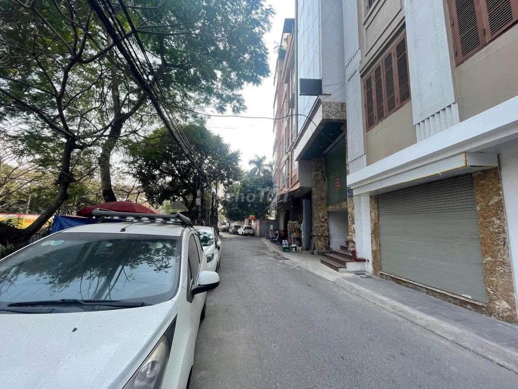 Продается дом Hoang Quoc Viet, Кау Гиай, 8 этажей, гараж для автомобилей, бизнес