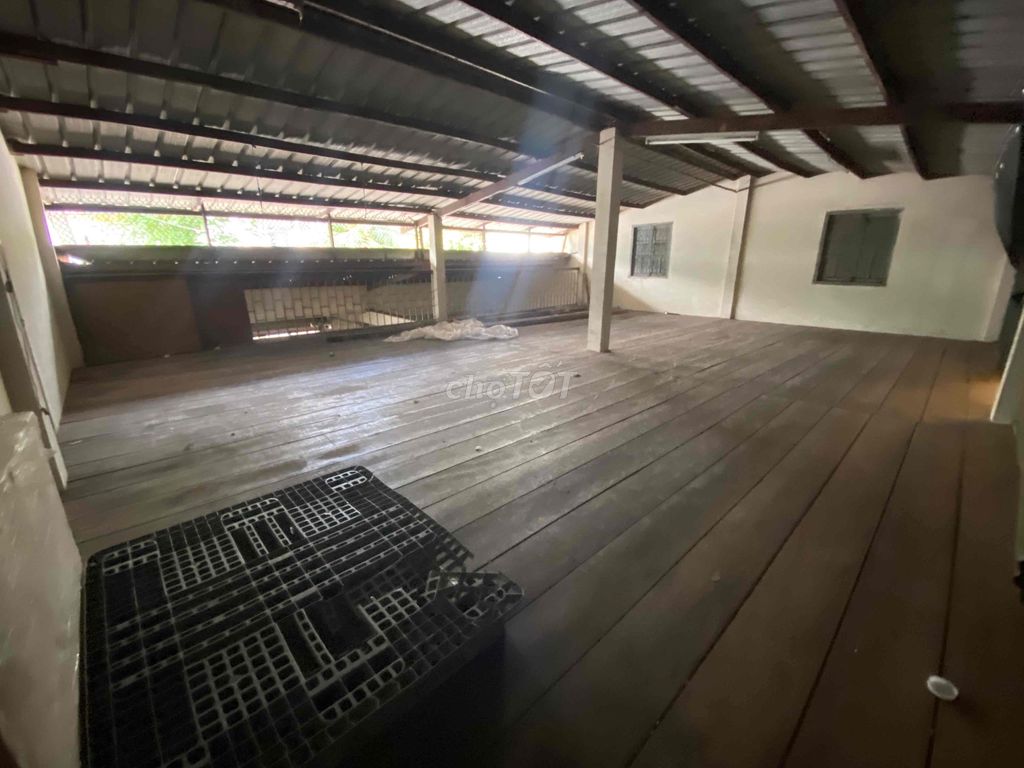 Kho Nội Bộ 10x20, Gác 100m2, 32 Triệu/tháng