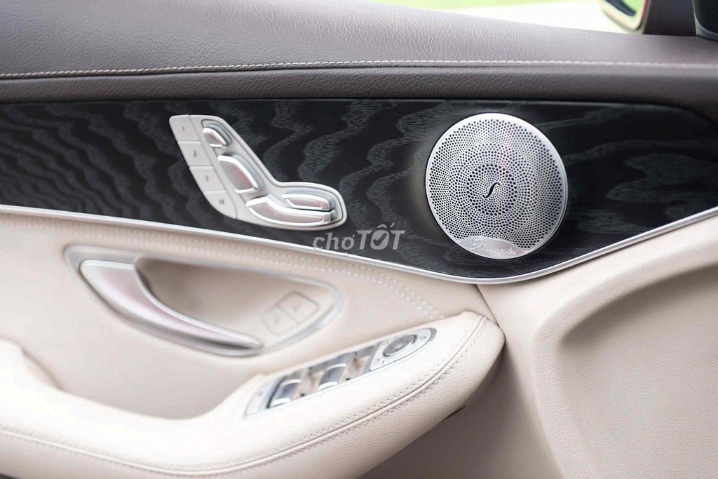 Mercedes GLC300 4Matic 2019. Mua bán Ô tô tại Quận 3 Tp Hồ Chí Minh được đăng bởi Tiền Bùi LONGANH  hình 12