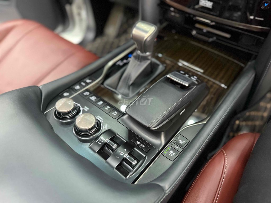 Lexus LX570 2018 Trắng 93000 km. Mua bán Ô tô tại Quận Tân Bình Tp Hồ Chí Minh được đăng bởi Nguyễn Văn Lâm hình 14