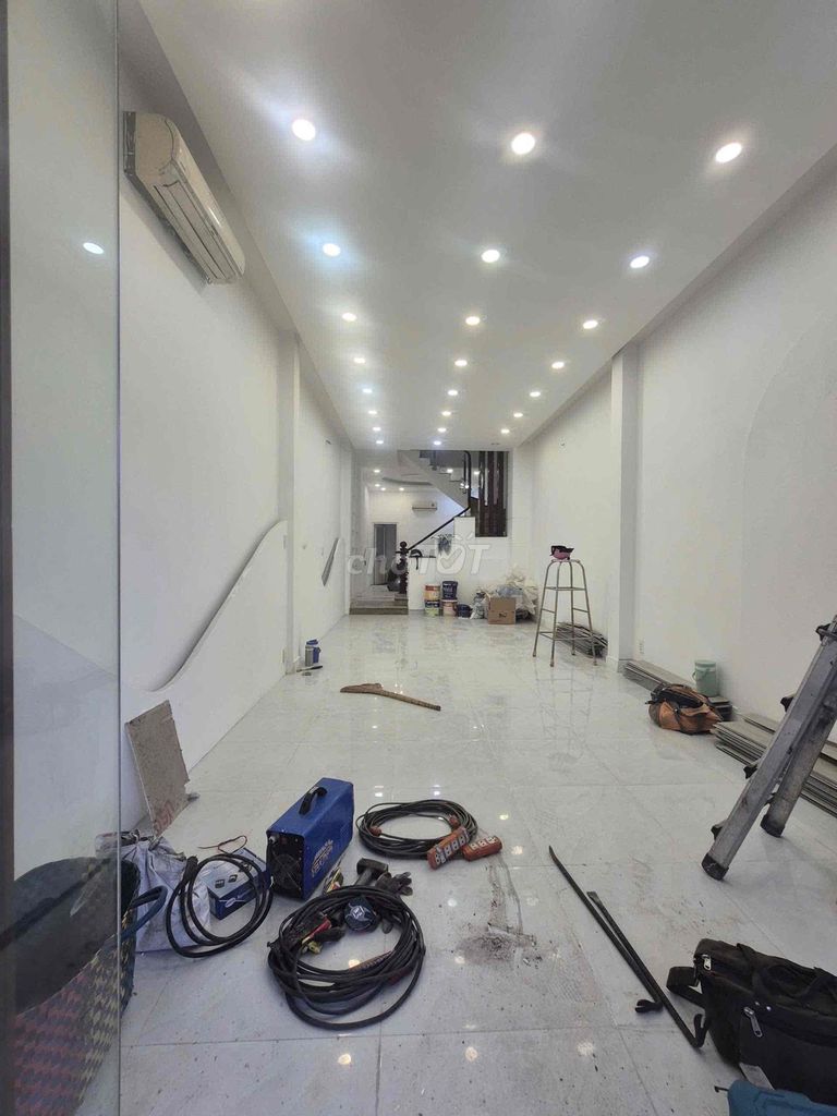Новый дом MTKD Acacia Market.Tan Phu.dt: 4 X 17 4 этажа, 4 спальни, 3 туалета