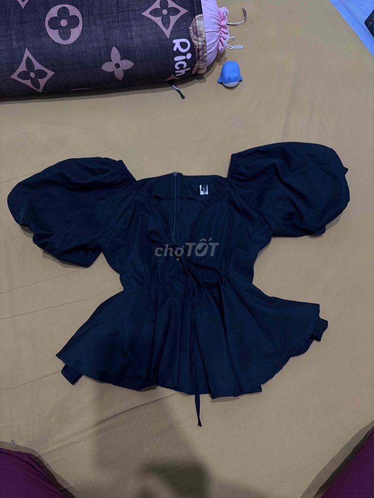 Áo kiểu nữ Đen size L. Mua bán Quần áo tại Thị xã La Gi Bình Thuận được đăng bởi nguyễn ngọc khánh linh  hình 1
