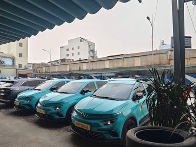 TÀI XẾ XE TAXI ĐIỆN - GREEN SM 