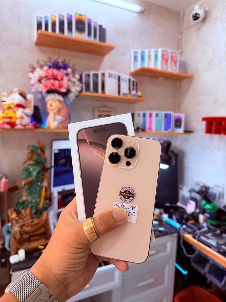 iPhone 16 Pro 128GB Vàng Đã sử dụng. Mua bán Điện thoại tại Thành phố Long Xuyên An Giang được đăng bởi Trung Black Long Xuyên hình 1
