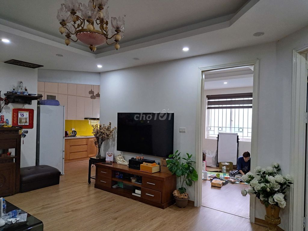 Bán gấp CH 2PN 85m2 full nội thất tại tòa F4,Trung Kính giá nhỉnh 5tỷ