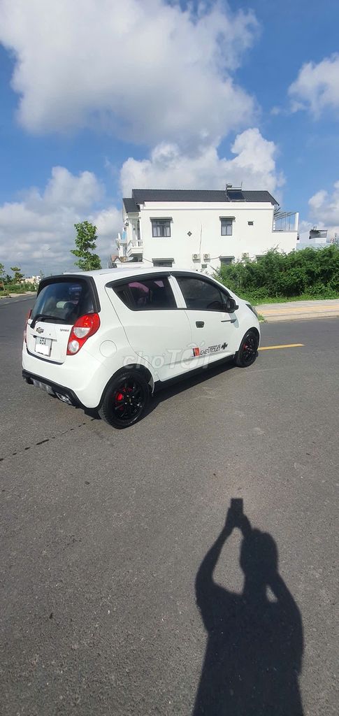 Chevrolet Spark 2017 màu trắng, máy 1.2, 5 chỗ.. Mua bán Ô tô tại Quận Ninh Kiều Cần Thơ được đăng bởi Nguyễn Tài hình 2