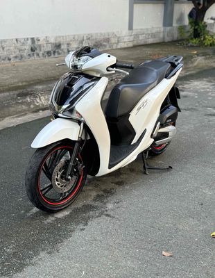 Honda SH 150i ABS 2018 Trắng đen 18000 km. Mua bán Xe máy tại Quận Gò Vấp Tp Hồ Chí Minh được đăng bởi CHXM 86 chuyên bán xe trả góp hình 1
