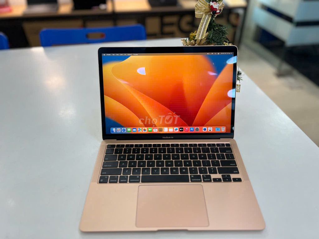 Macbook Air M1 Màu Gold Sang Trọng