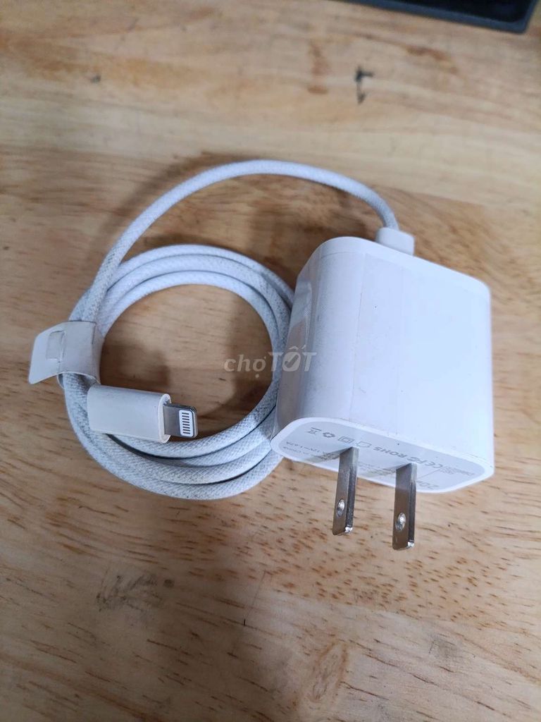 Sạc IPhone 12 Pro Max ESSAGER 20W Type-C Trắng. Mua bán Phụ kiện (Màn hình, Chuột...) tại Thành phố Thủ Đức Tp Hồ Chí Minh được đăng bởi Cũ Giá Rẻ hình 1