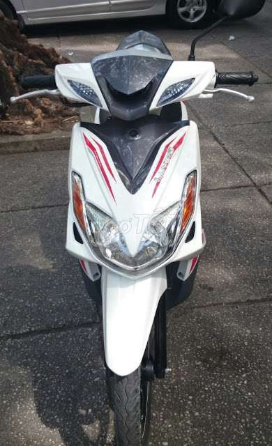 Yamaha Luvias màu Trắng đỏ. Mua bán Xe máy tại Quận 4 Tp Hồ Chí Minh được đăng bởi Nhi Kim hình 1