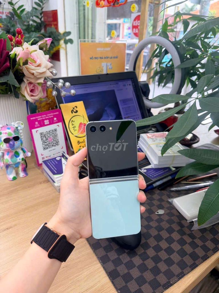 Samsung Galaxy Z Flip 5 256GB Xanh bạc hà. Mua bán Điện thoại tại Quận 7 Tp Hồ Chí Minh được đăng bởi Minh phương hình 1