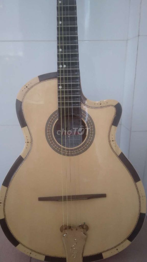 Đàn guitar Vọng cổ gỗ Vàng kem. Mua bán Nhạc cụ tại Thành phố Sóc Trăng Sóc Trăng được đăng bởi Danh Thái hình 1